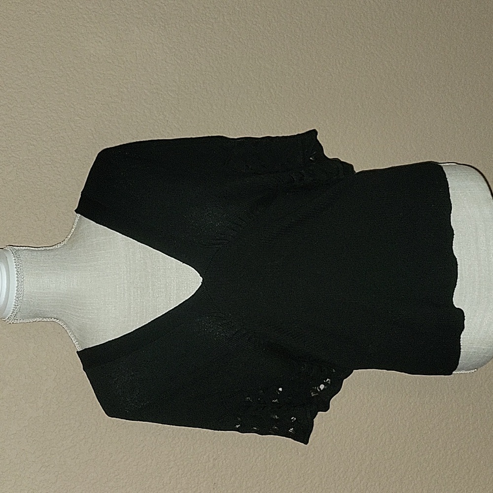 BCBG, SZ L BLACK SWEATER BLOUSE GREAT CONDITION GENTLY WORN BEAUTIFUL BLOUSE